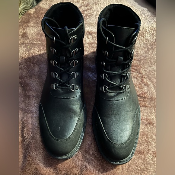 Kenneth Cole Unlisted, brand new out of the box lace up boots! Size 9, black! - Picture 1 of 6
